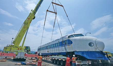 高鐵新竹六家基地車輛修復前吊掛作業